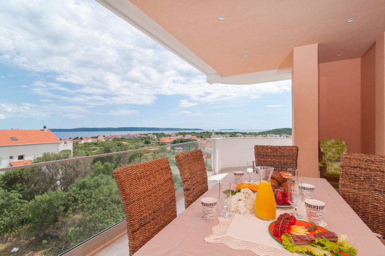 Beautiful Apartment With Private Pool Trogir Kültér fotó