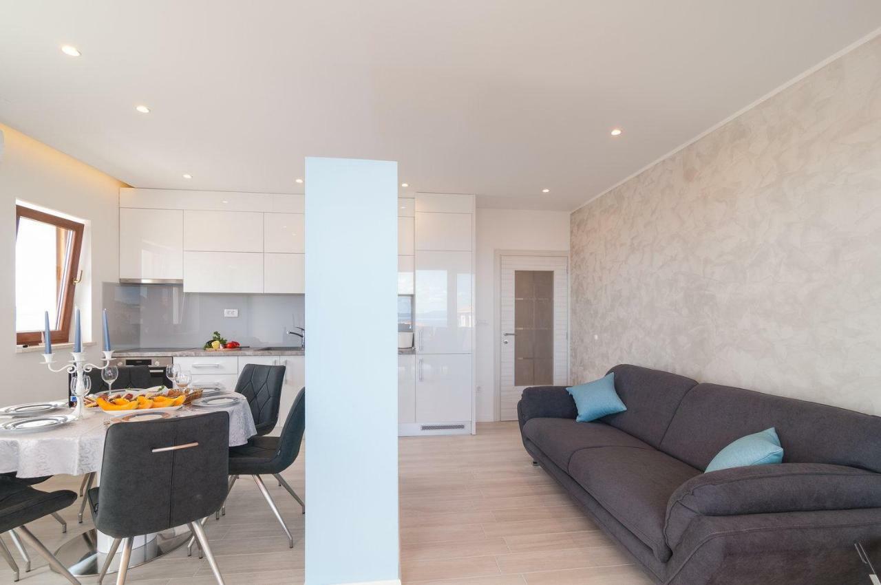 Beautiful Apartment With Private Pool Trogir Kültér fotó